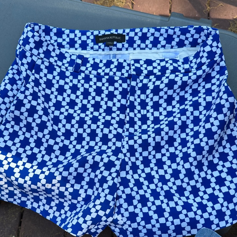 Banana Republic Blue & White Geometric Print Shorts